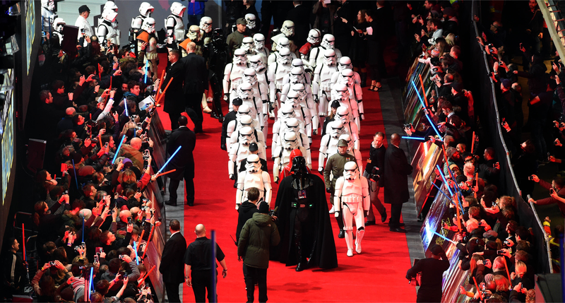 Illustration for article titled The Awesome Cosplay and Excitement of Star Wars: The Force Awakens' Opening Night